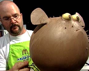 06 EVANGELINE LILLY opowiada o odwiedzinach u Jeremy'ego Rennera po jego wypadku. "Po prostu cud"