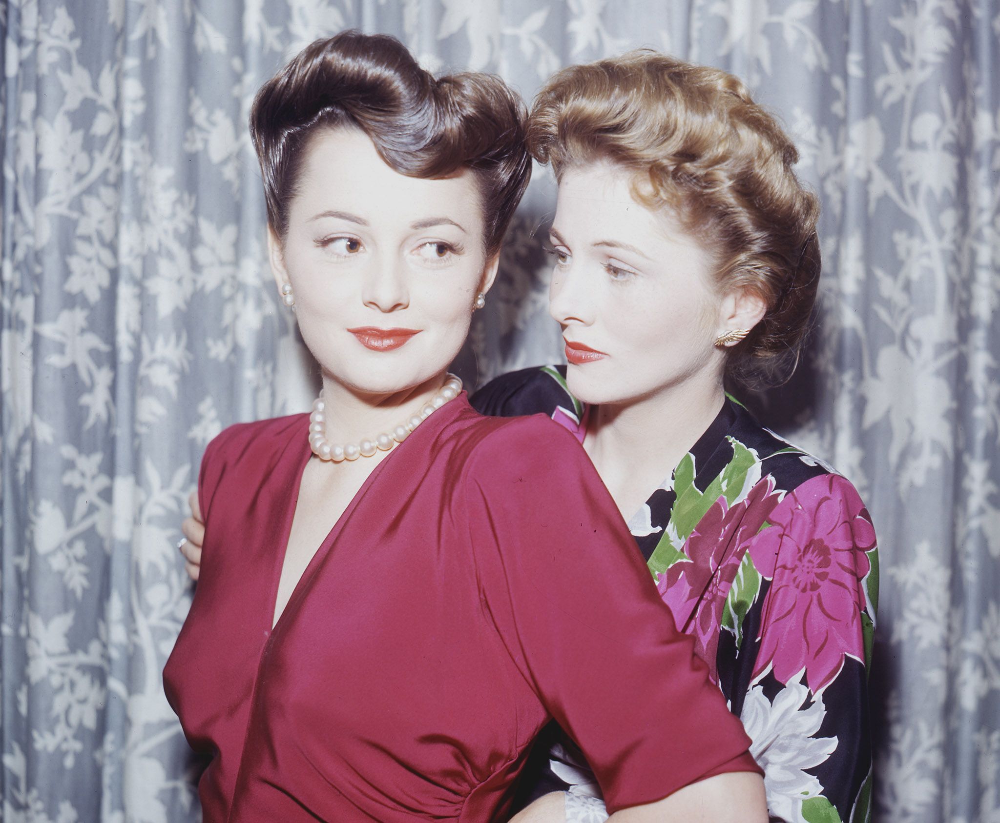 6d1fd0f1-3ecc-4fef-8033-dfeb1b1f5729_joanfontaine_oliviadehavilland_121613