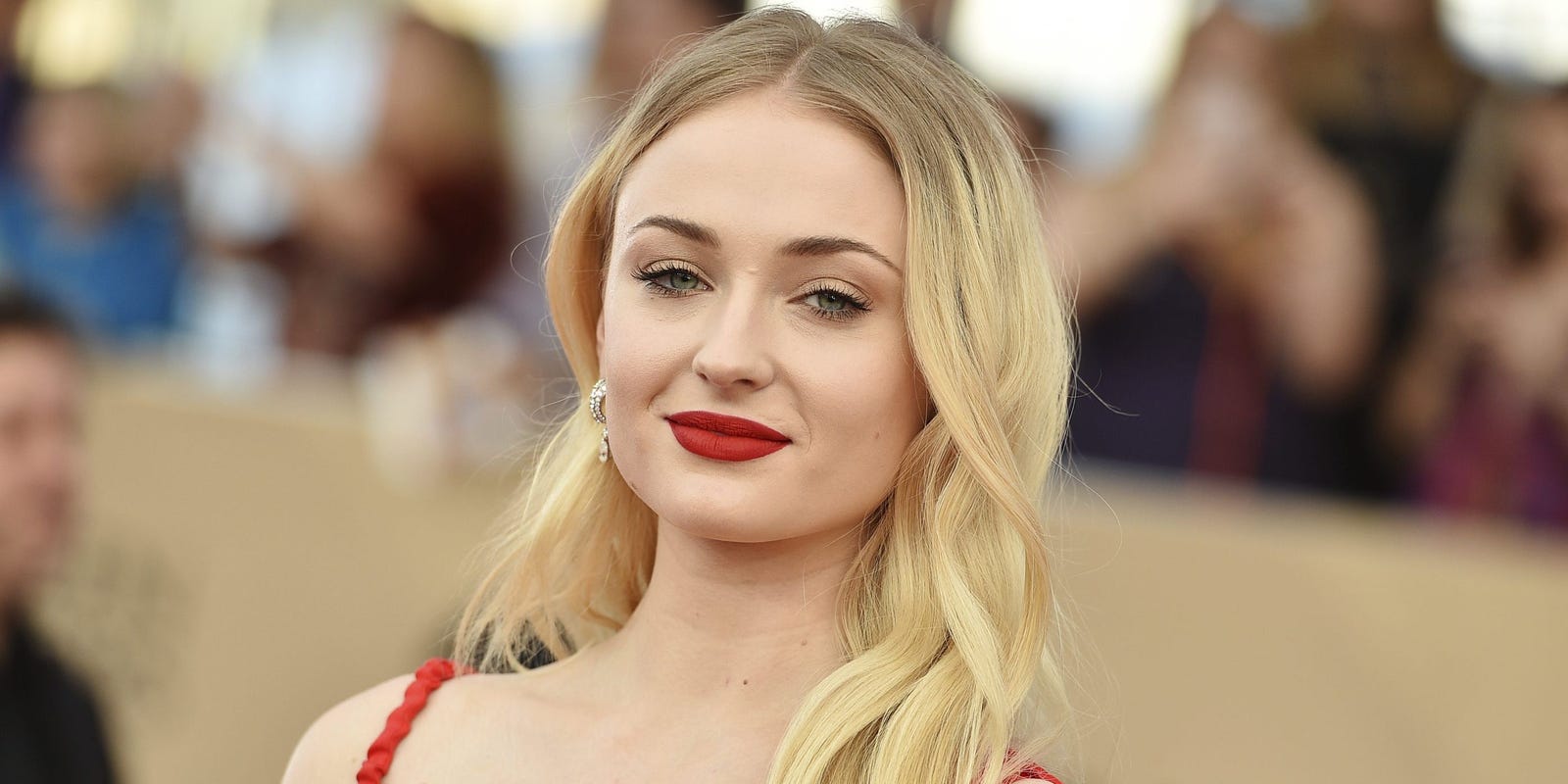 CO Z NICH WYROŚNIE? Sophie Turner. Czy królowa Północy na stałe zadomowi się w Hollywood?