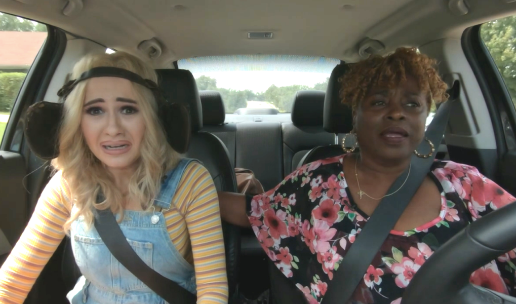 Fani zbierają pieniądze, by odpowiednio wynagrodzić JEANISE JONES, opiekunkę z BORATA 2. Kobieta "czuła się zdradzona"