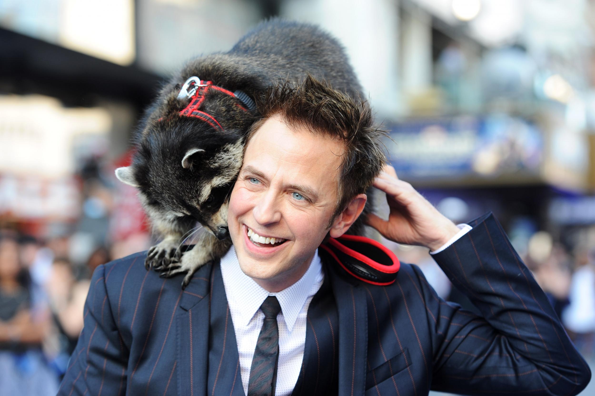 JAMES GUNN. Upadek z wysokości