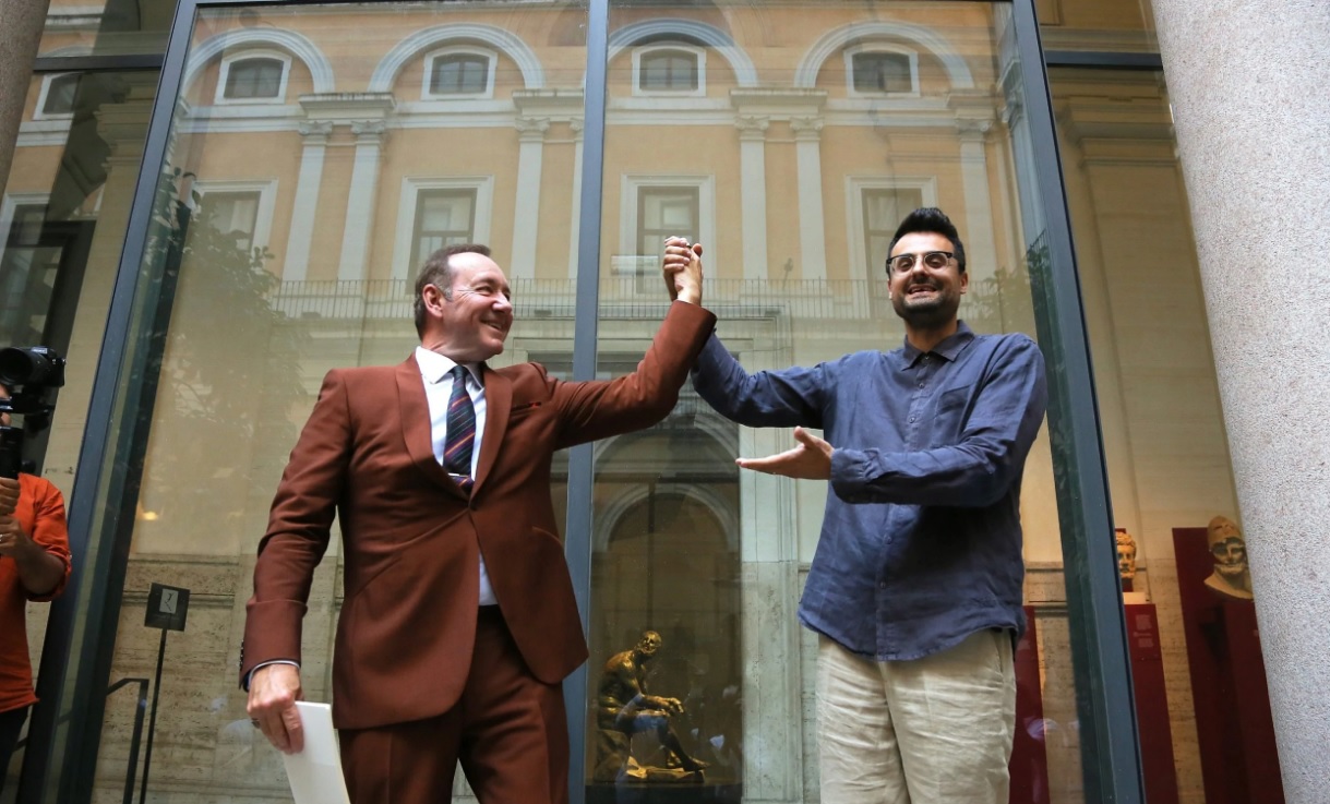 KEVIN SPACEY POKAZAŁ SIĘ PUBLICE. Wyrecytował wiersz w rzymskim muzeum