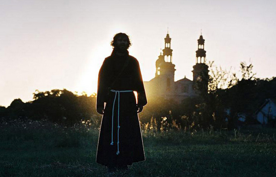 KTO NIGDY NIE ŻYŁ...