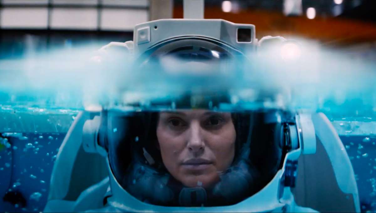 LUCY WŚRÓD GWIAZD. Poetycki BEŁKOT science fiction od twórcy "Legionu" i "Obcego: Ziemi"