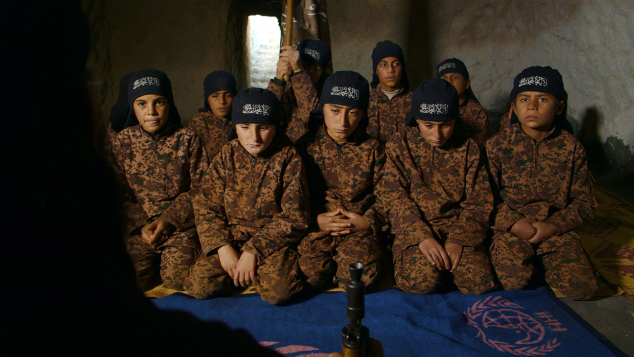 O OJCACH I SYNACH. Pod jednym dachem z dżihadystą