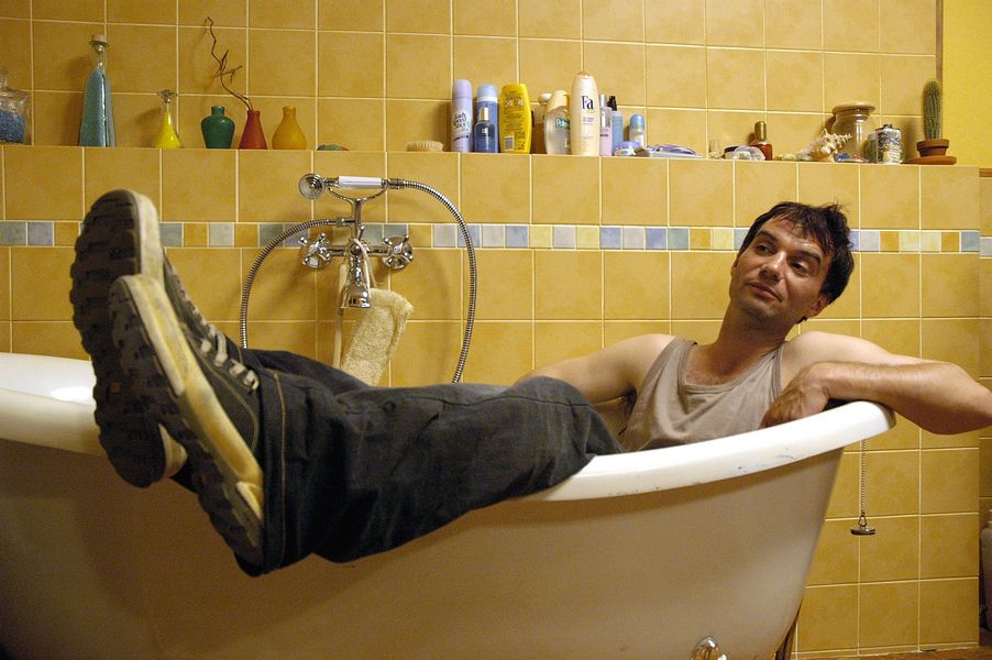 OPOWIEŚCI O ZWYCZAJNYM SZALEŃSTWIE (2005). Śmieszno, straszno i po czesku