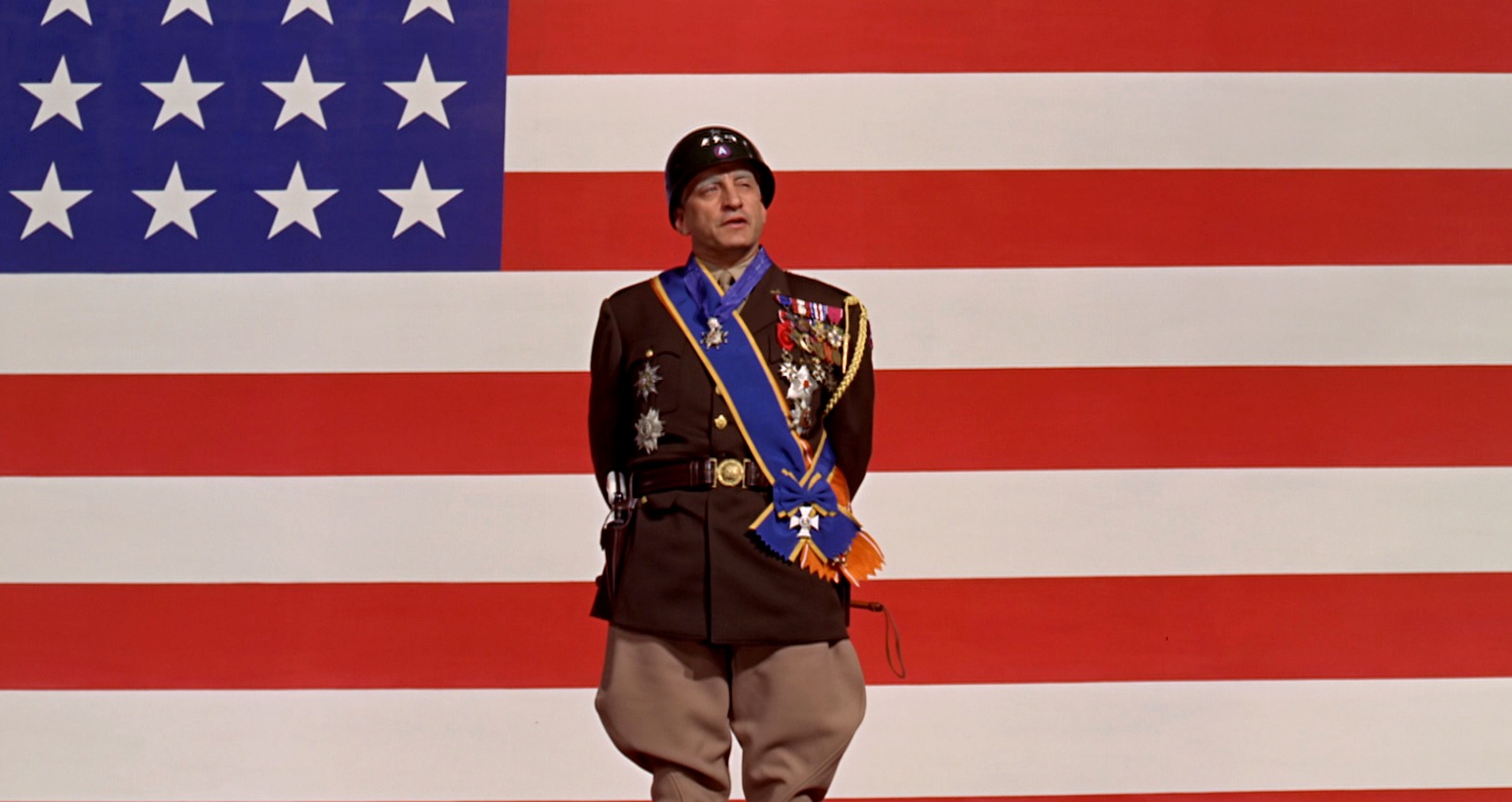 PATTON – spojrzenie przez ciemne zwierciadło