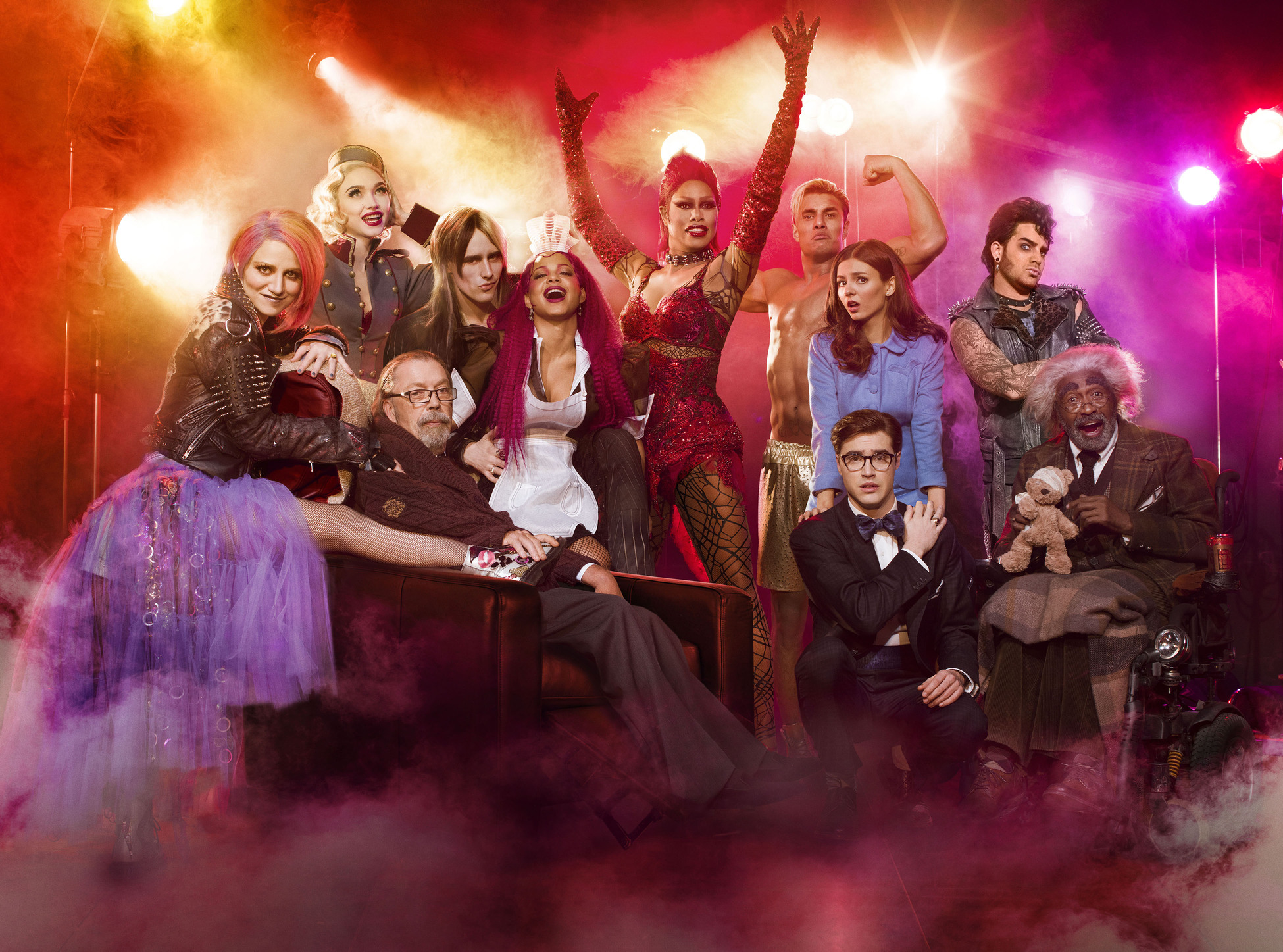 ROCKY HORROR PICTURE SHOW: LET'S DO THE TIME WARP AGAIN (2016). Czy warto rzucać pomidory?