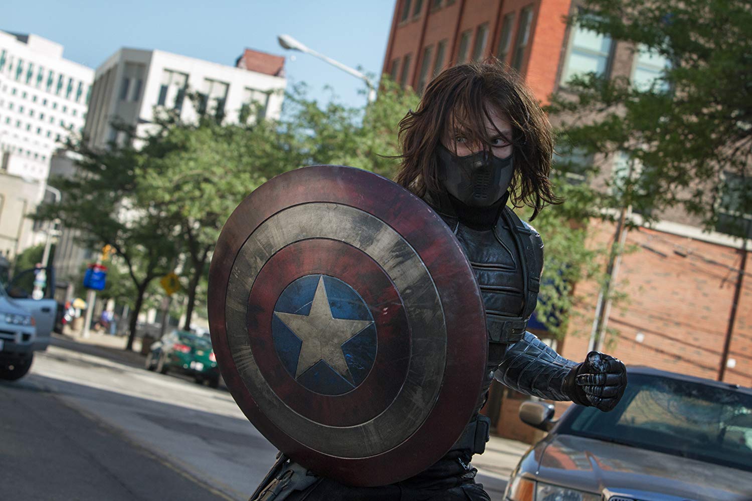 SEBASTIAN STAN wyjaśnia, dlaczego to nie Bucky dostał tarczę Kapitana Ameryki w AVENGERS: KOŃCU GRY