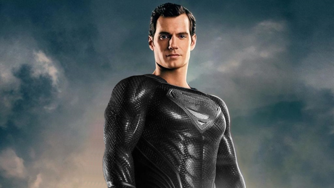 SUPERMAN w czarnym kostiumie w klipie z reżyserskiej wersji LIGI SPRAWIEDLIWOŚCI
