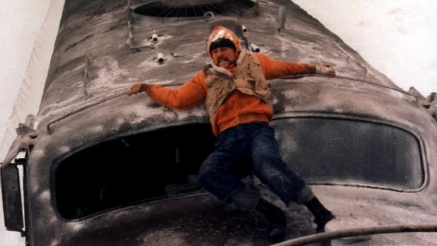 UCIEKAJĄCY POCIĄG (1985)