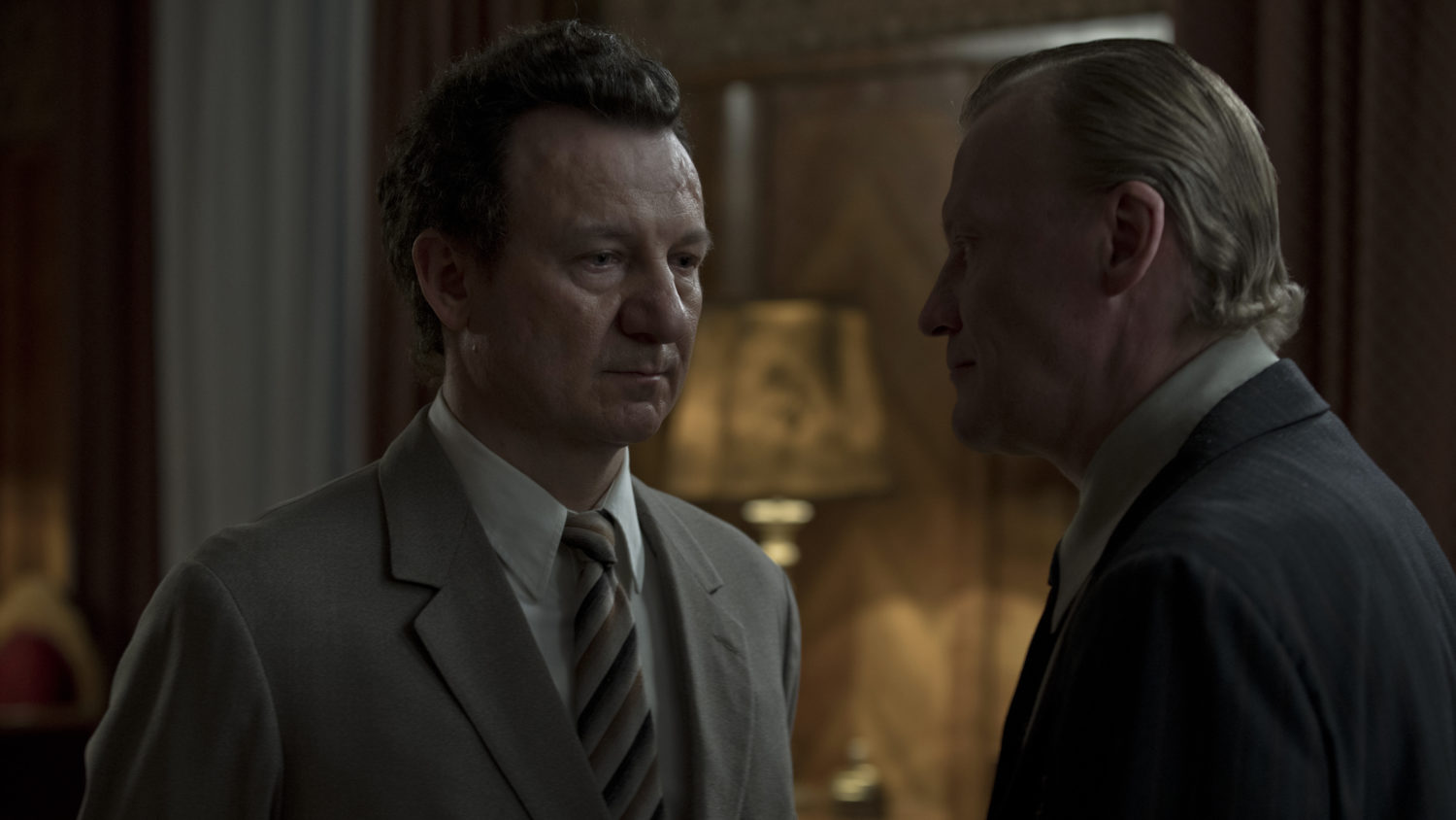 UKRYTA GRA. Zwiastun filmu z Billem Pullmanem i Robertem Więckiewiczem