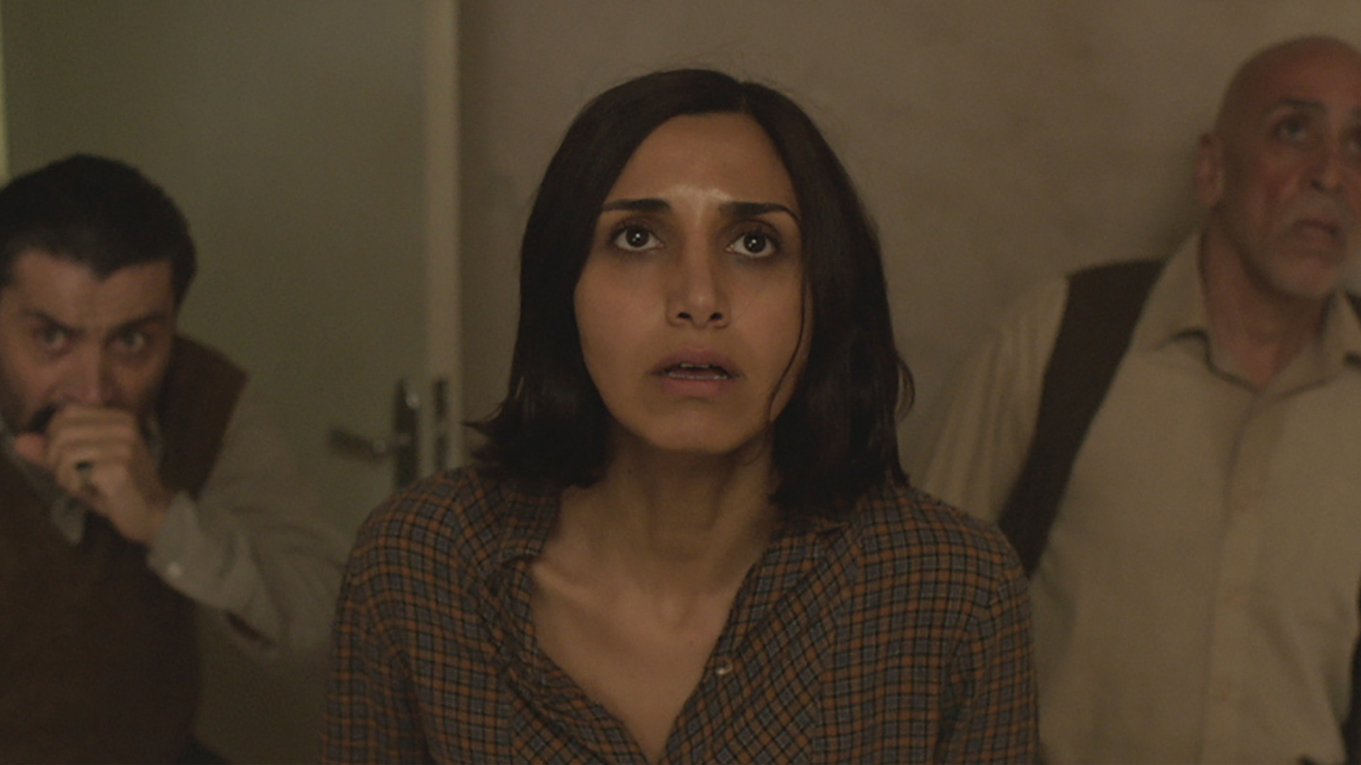 UNDER THE SHADOW. Horror w cieniu wojny
