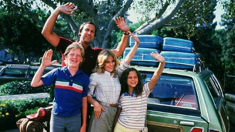 W KRZYWYM ZWIERCIADLE: WAKACJE dziś na TNT!