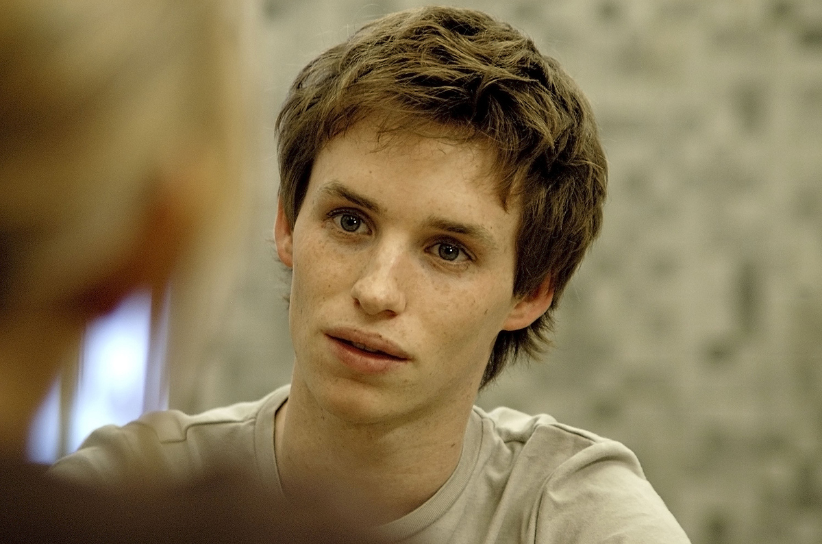 TOM HOLLAND usłyszał sugestię, że dostanie rolę Spider-Mana, bo jego rywal lepiej wygląda | film.org.pl Eddie-Redmayne_Like-Minds_2006