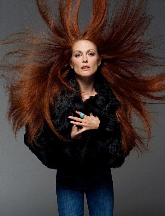 Julianne-Moore-by-Annie-Leibovitz