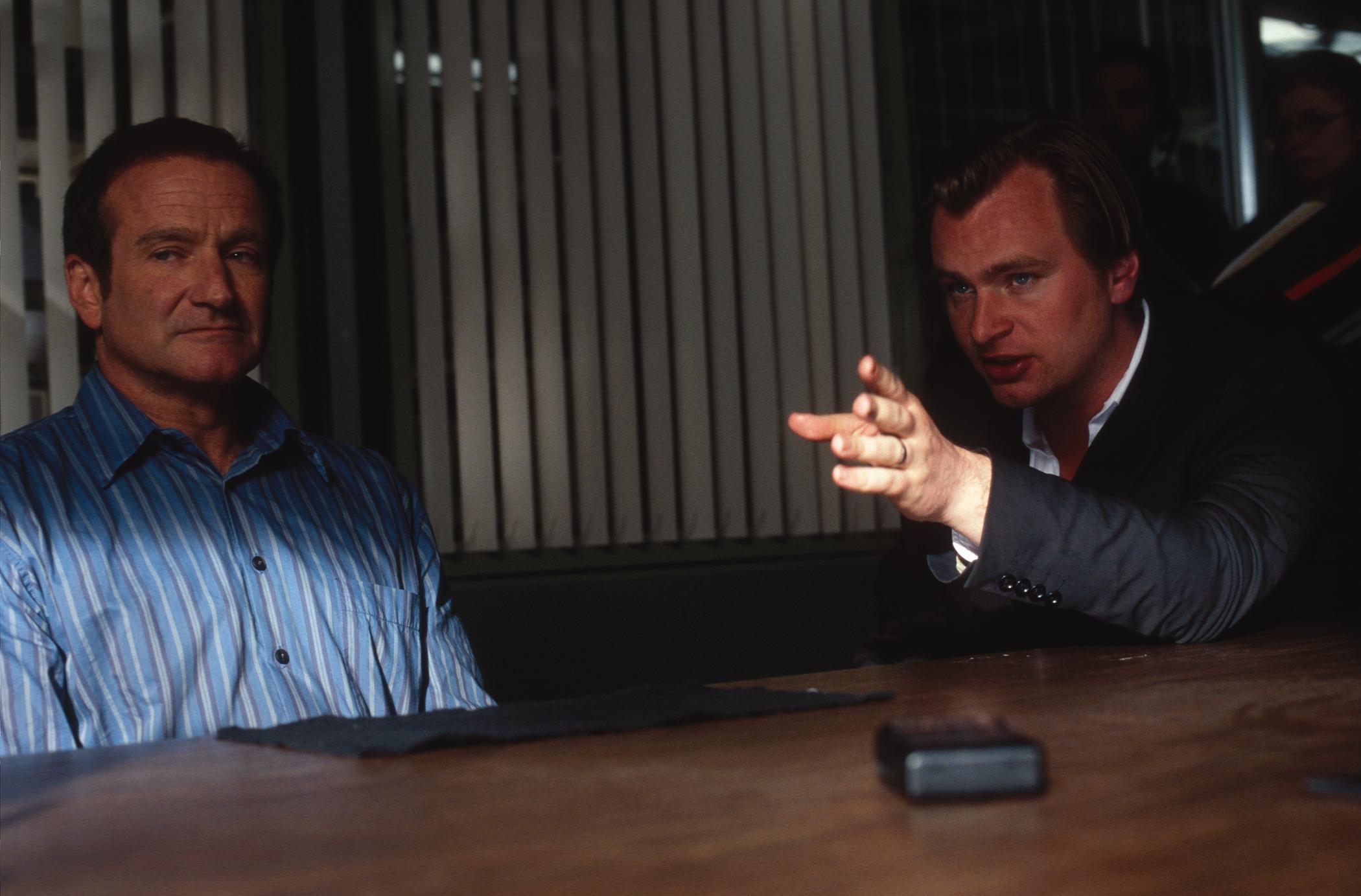 Robin-Williams-and-Christopher-Nolan-on-the-set-of-Warner-Brothers-Insomnia-2002-12