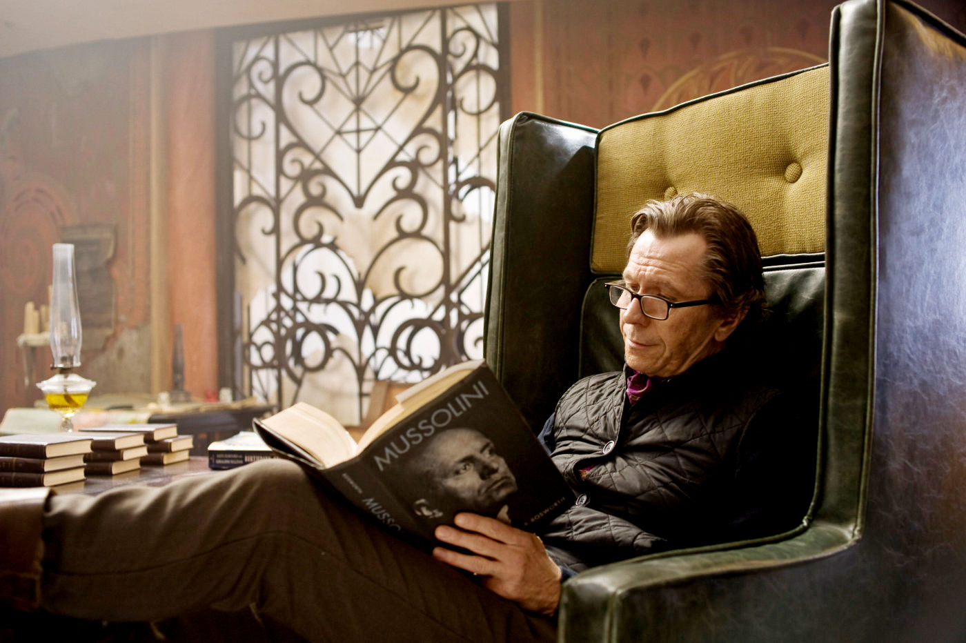 Gary Oldman w filmie "Księga ocalenia"