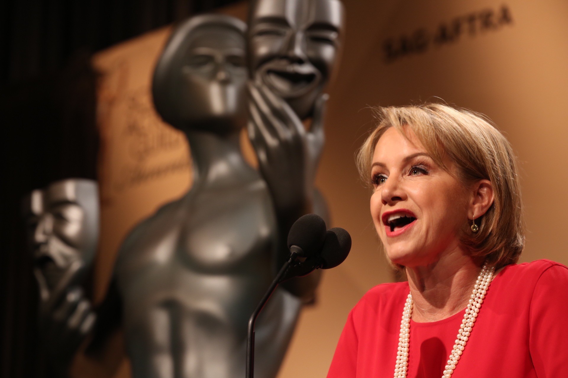 la-et-gabrielle-carteris-has-been-elected-president-of-sag-aftra-20160409