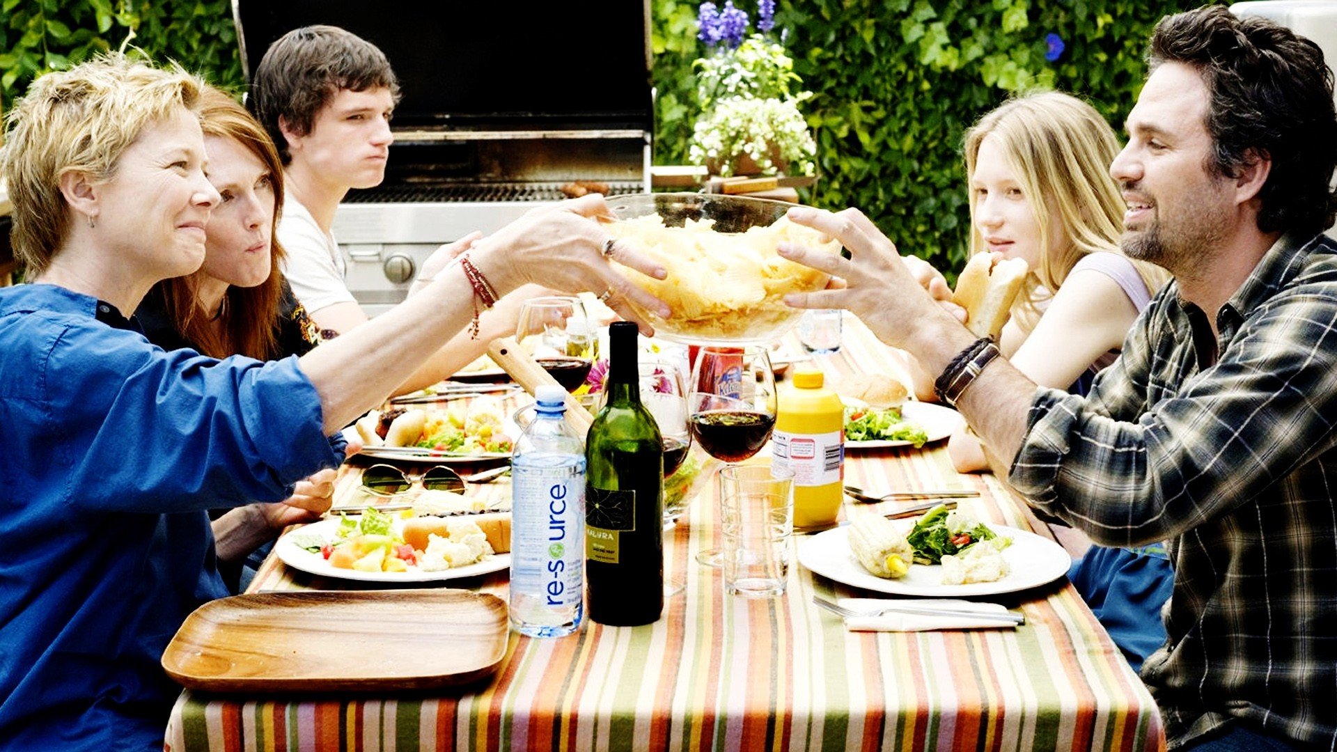 movies_food_Julianne_Moore_Mark_Ruffalo_1920x1080