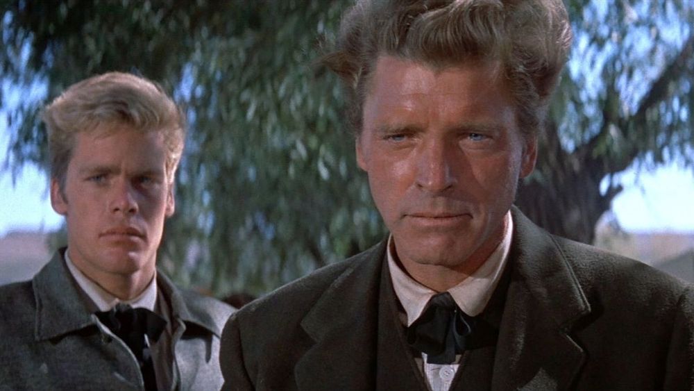 Burt Lancaster i Doug McClure w filmie Nie do przebaczenia