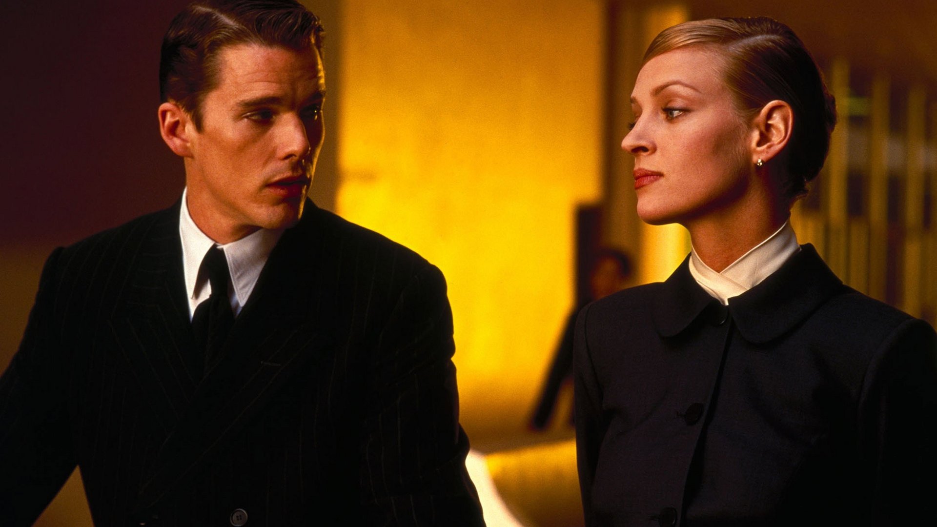 Gattaca - Szok przyszłości Gattaca kadr | film.org.pl Kadr z filmu Gattaca – Szok przyszłości: mężczyzna w garniturze i kobieta w czarnym żakiecie patrzą w bok. Thriller sci-fi